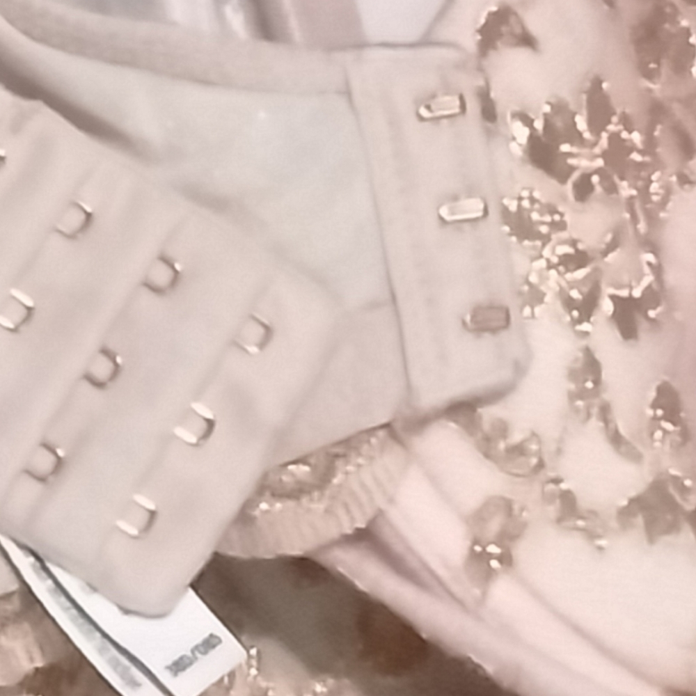 Victoria Secret - Picture 6 of 8